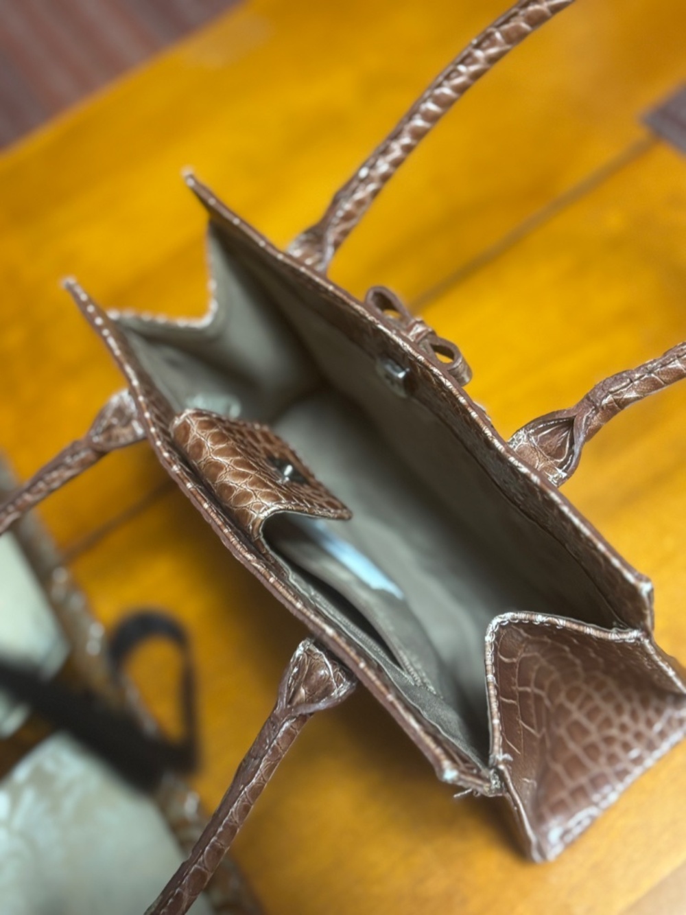 Hand bag - Picture 3 of 6